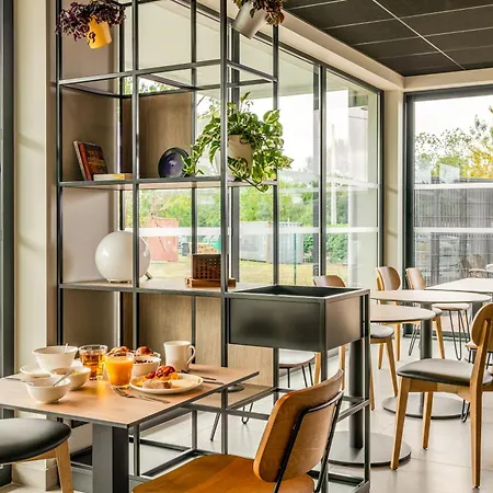 Ibis Bordeaux Nord Blanc Otel 3*