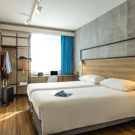 Otel Ibis Bordeaux Nord Blanc 3*