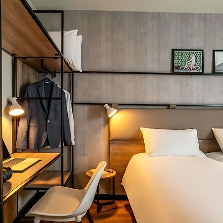 Ibis Bordeaux Nord Blanc Otel 3*