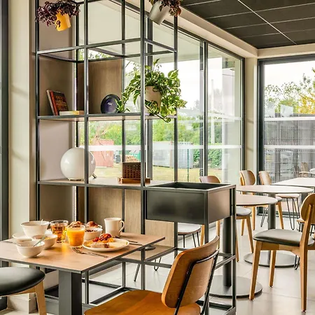 Ibis Bordeaux Nord Blanc Otel