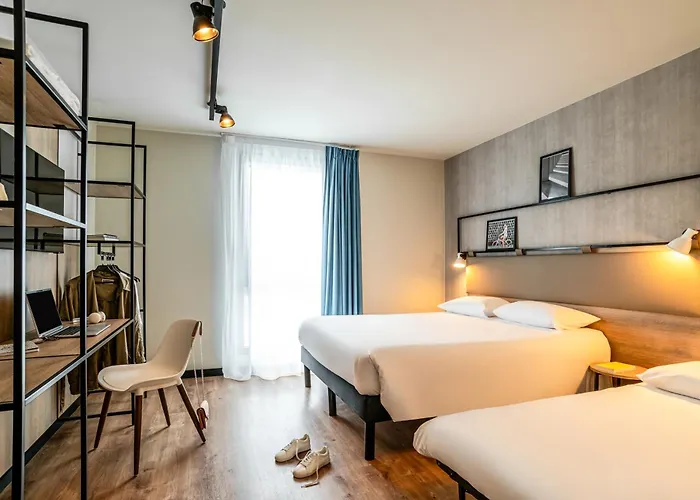Hotel Ibis Bordeaux Nord Blanc 3*