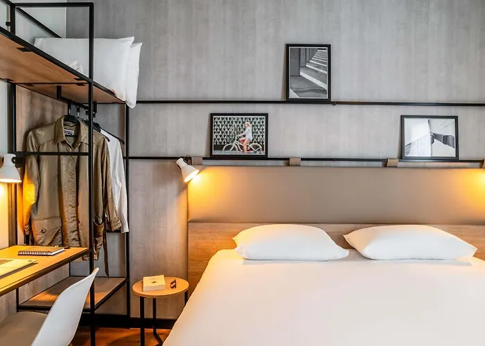 Hotel Ibis Bordeaux Nord Blanc 3*