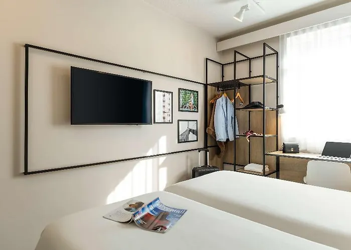 Hotel Ibis Bordeaux Nord Blanc 3*