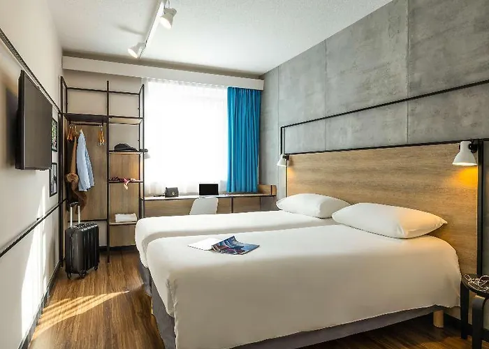 Hotel Ibis Bordeaux Nord Blanc 3*
